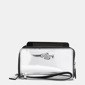 ✨Coach Metallic wallet!✨